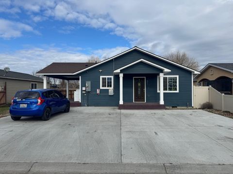 Photo of 611 Mathew St, Granger, WA 98932 (MLS # 290702)