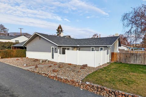 Photo of 209 S Ridgeway, Yakima, WA 98901 (MLS # 290112)