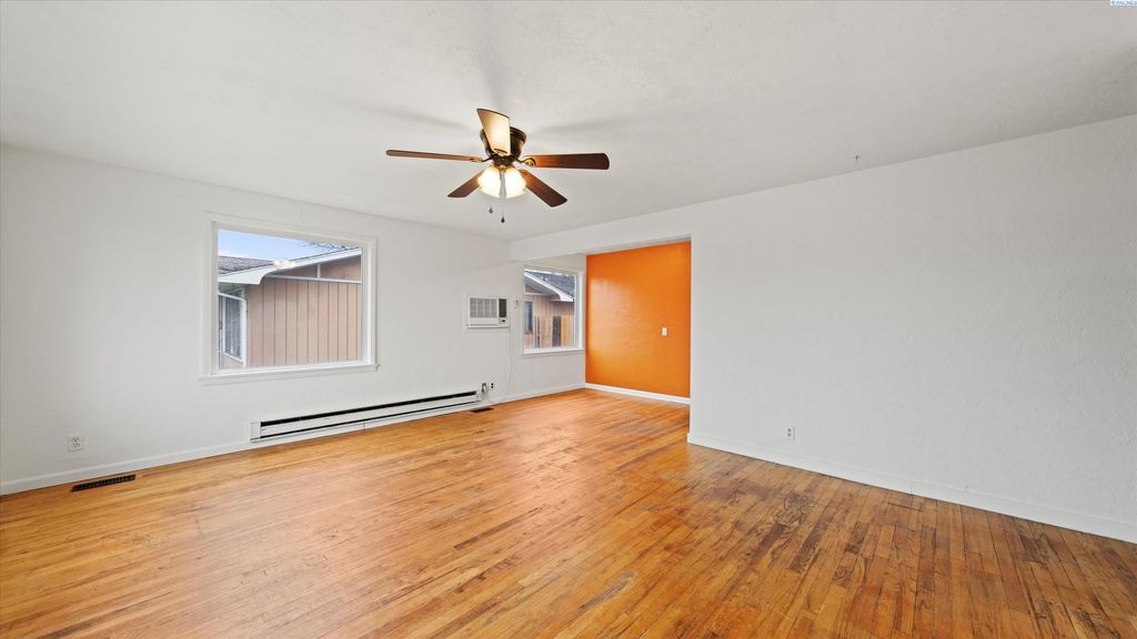 Photo of 714 W Marie St, Pasco, WA 99301 (MLS # 289242)