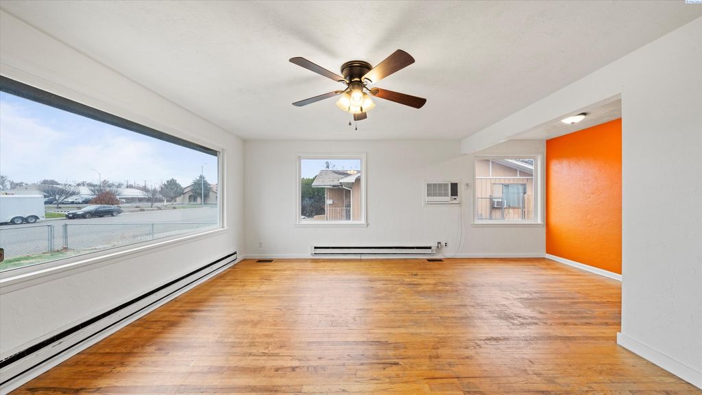 Photo of 714 W Marie St, Pasco, WA 99301 (MLS # 289242)