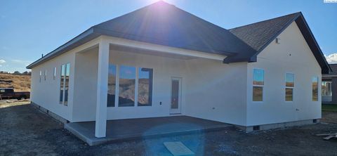 Photo of 2846 Sumac Drive, Richland, WA 99352 (MLS # 288881)