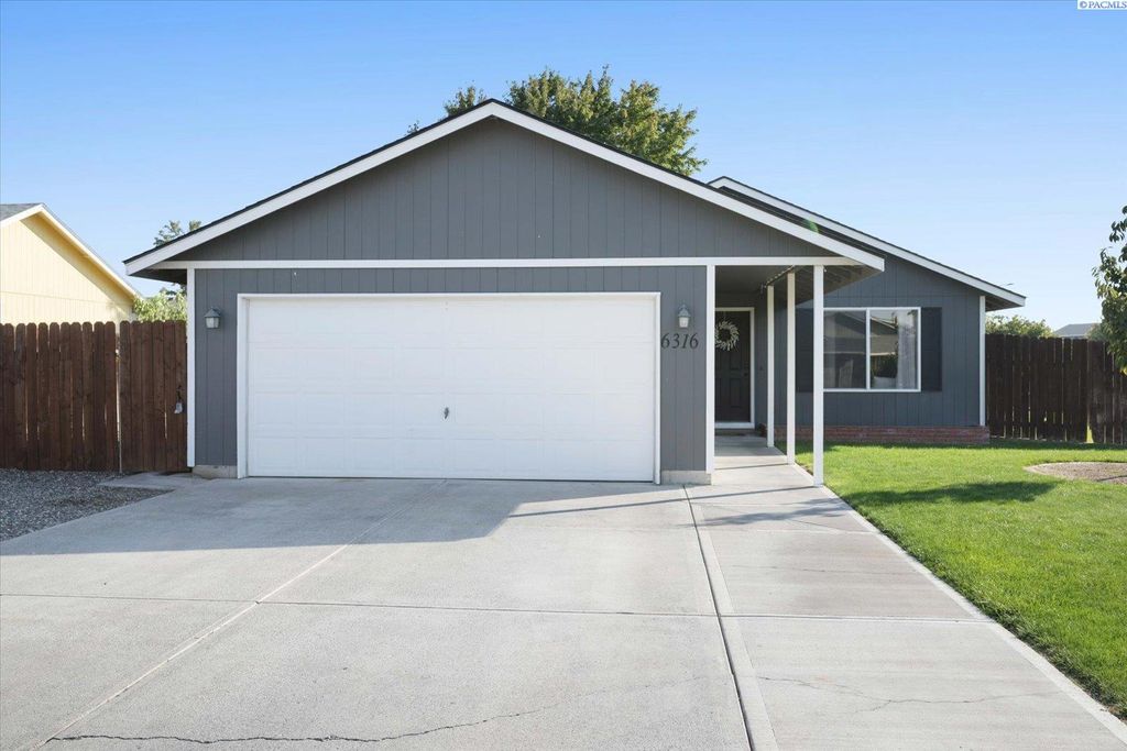 Photo of 6316 Camden Drive, Pasco, WA 99301 (MLS # 289996)