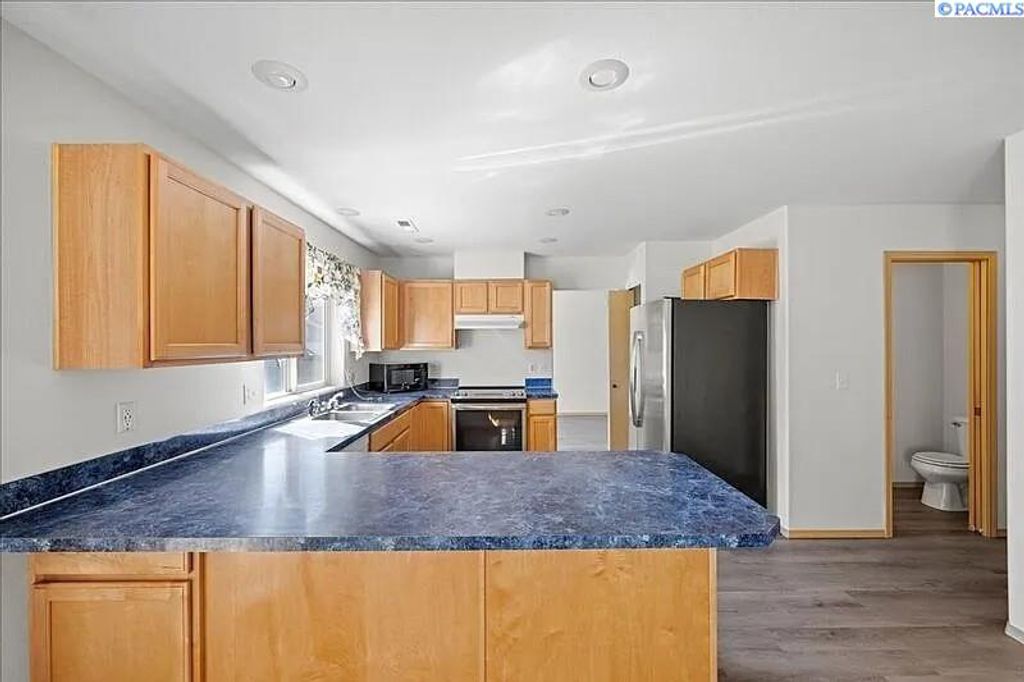 Photo of 2827 S Underwood St, Kennewick, WA 99338 (MLS # 290833)