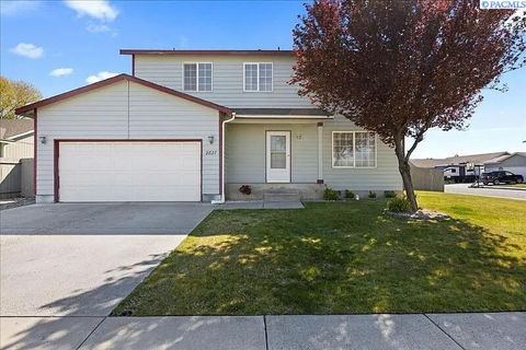 Photo of 2827 S Underwood St, Kennewick, WA 99338 (MLS # 290833)