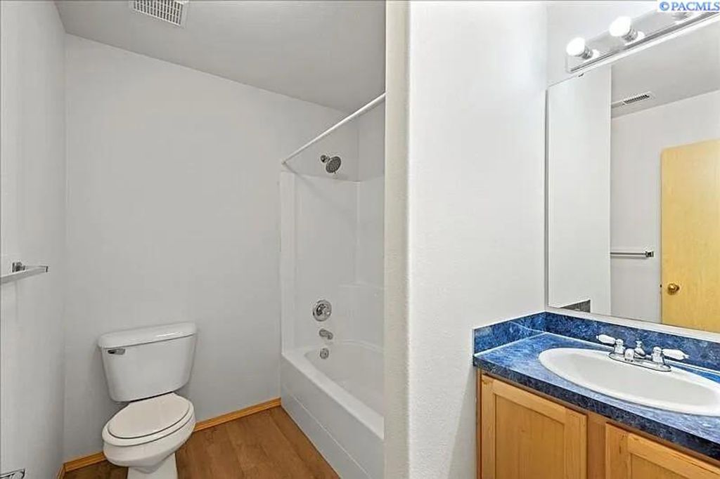 Photo of 2827 S Underwood St, Kennewick, WA 99338 (MLS # 290833)