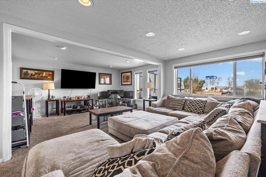 Photo of 7019 W Bonnie Ave, Kennewick, WA 99336 (MLS # 290525)