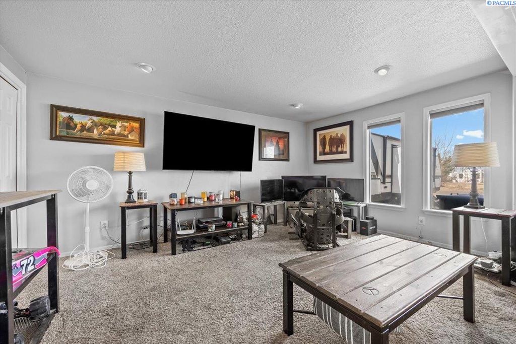 Photo of 7019 W Bonnie Ave, Kennewick, WA 99336 (MLS # 290525)