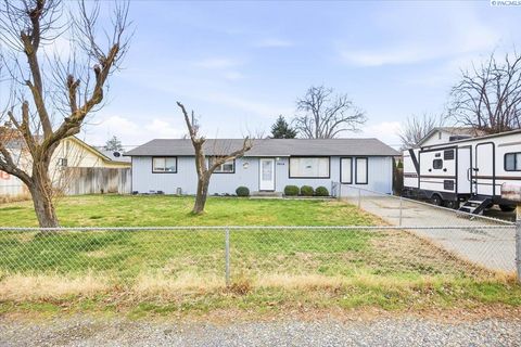 Photo of 7019 W Bonnie Ave, Kennewick, WA 99336 (MLS # 290525)