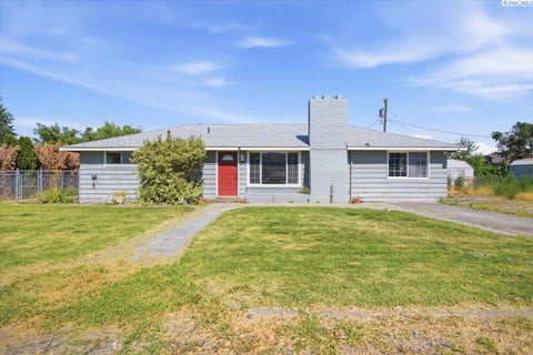 Photo of 15 S Reed St, Kennewick, WA 99336 (MLS # 294785)