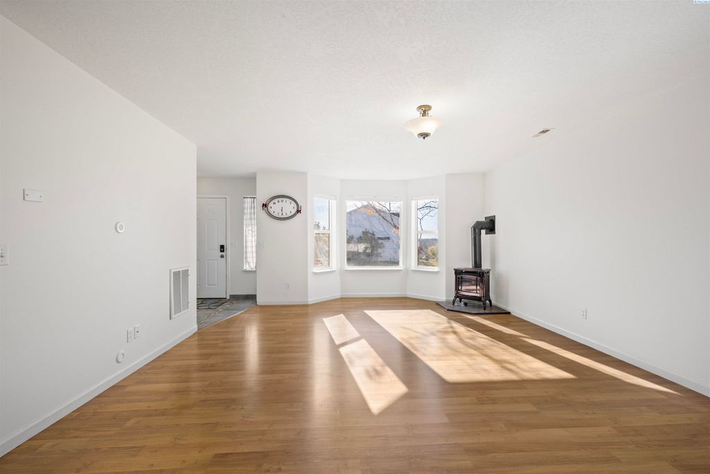 Photo of 1020 NW El Dorado Dr, Pullman, WA 99163 (MLS # 288414)