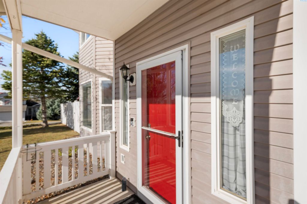 Photo of 1020 NW El Dorado Dr, Pullman, WA 99163 (MLS # 288414)