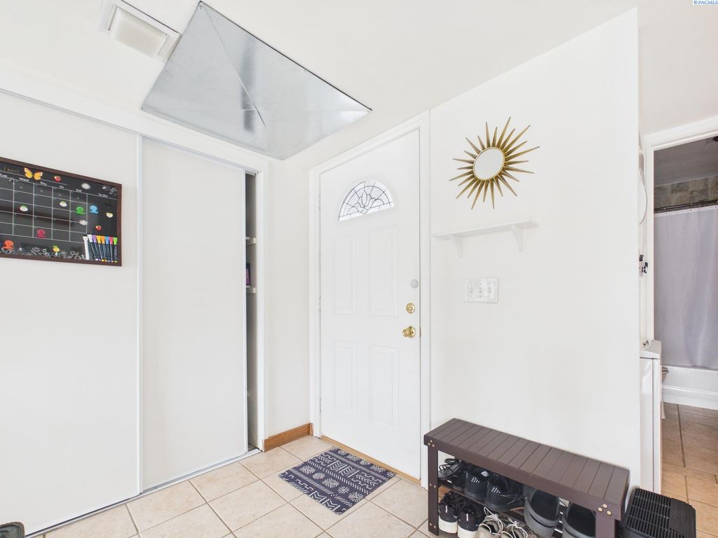 Photo of 2401 W Canal Dr #9C, Kennewick, WA 99336 (MLS # 291836)