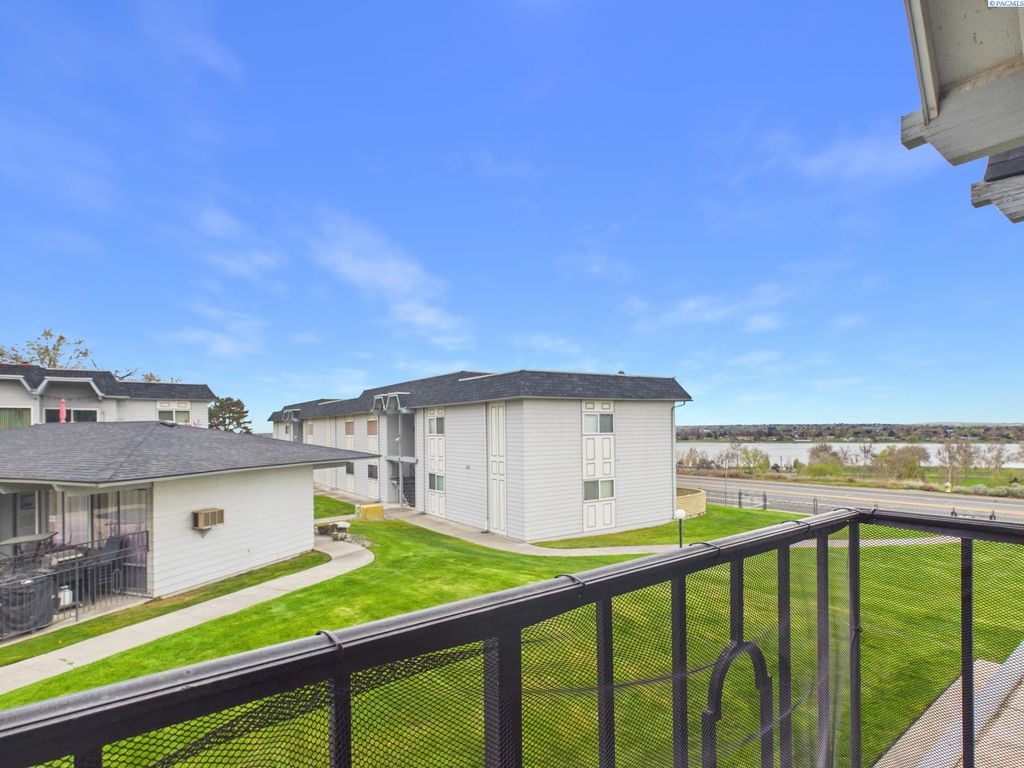 Photo of 2401 W Canal Dr #9C, Kennewick, WA 99336 (MLS # 291836)