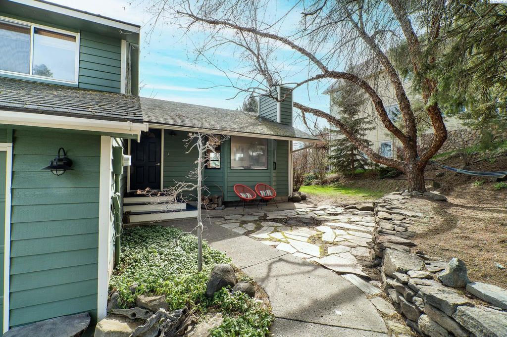 Photo of 645 Staley Dr, Pullman, WA 99163 (MLS # 291546)