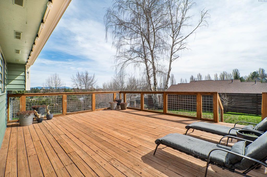 Photo of 645 Staley Dr, Pullman, WA 99163 (MLS # 291546)