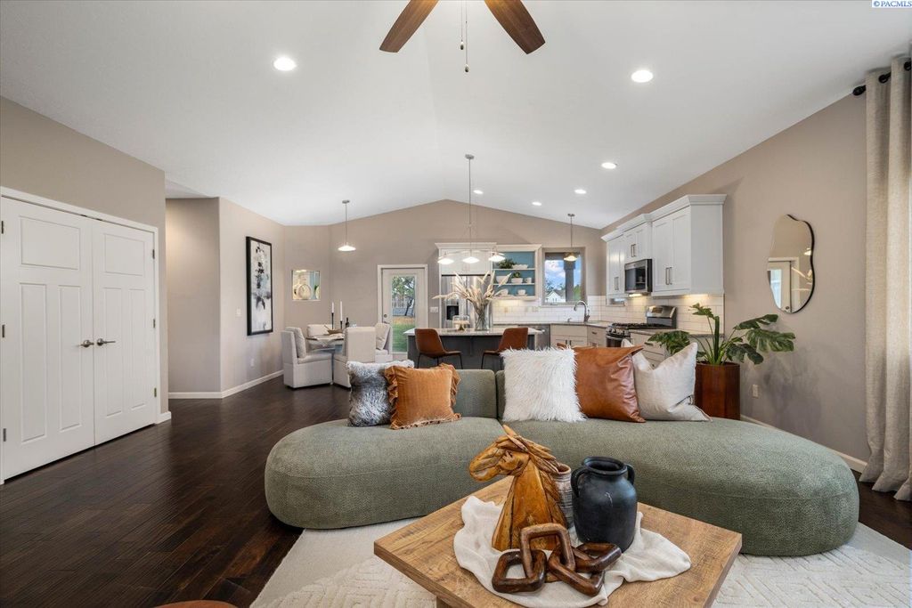 Photo of 3121 W 30th Ave #G 101, Kennewick, WA 99337 (MLS # 289353)