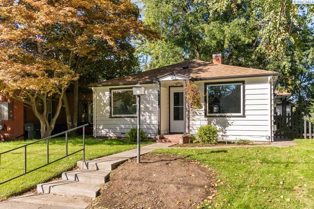 Photo of 625 E Sumach St, Walla Walla, WA 99362 (MLS # 288462)