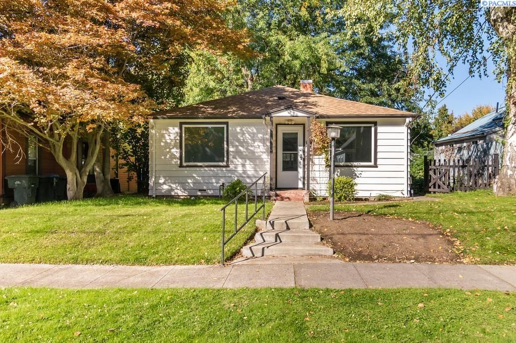 Photo of 625 E Sumach St, Walla Walla, WA 99362 (MLS # 288462)