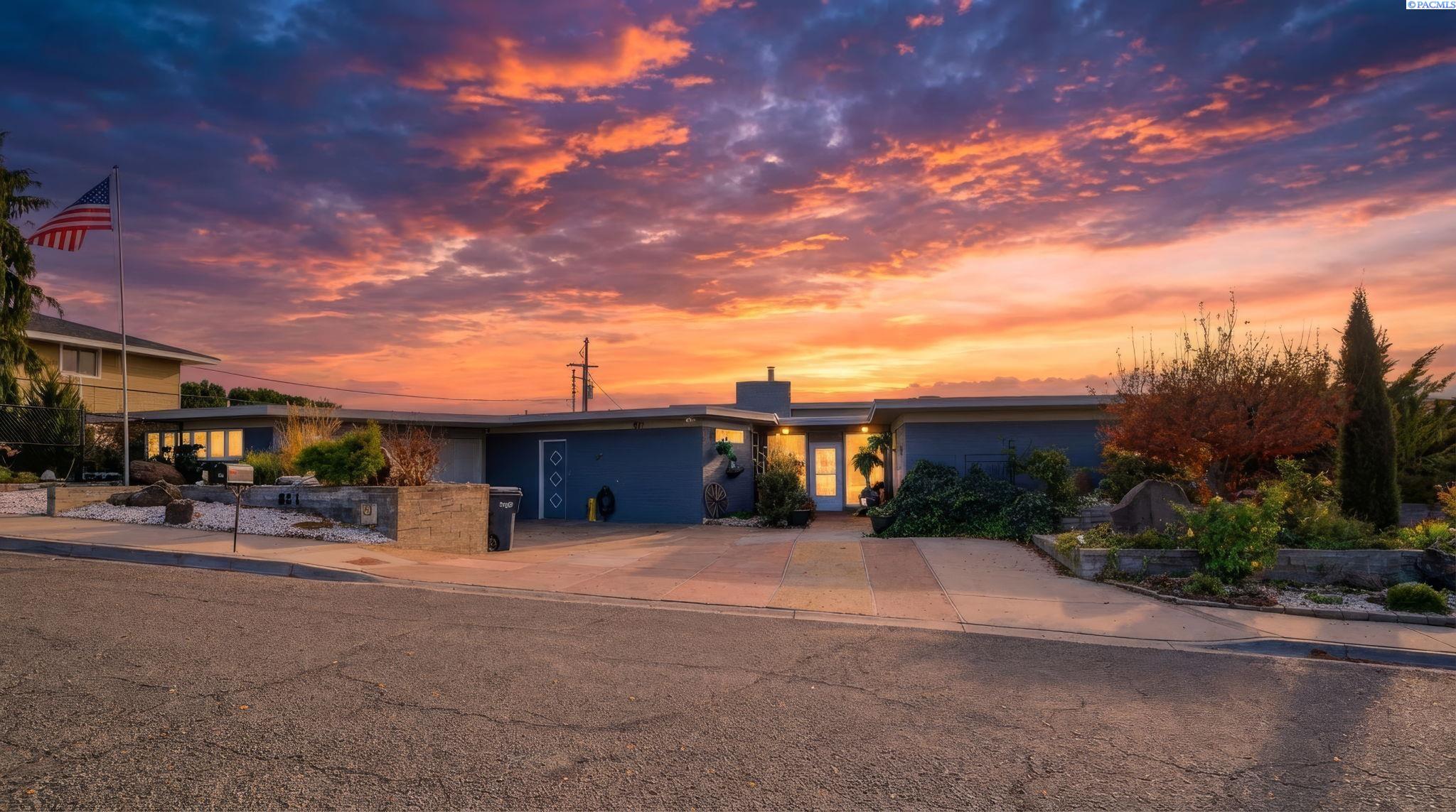Photo 1 of 50 — 821 Skyline Dr, Sunnyside, WA 98944