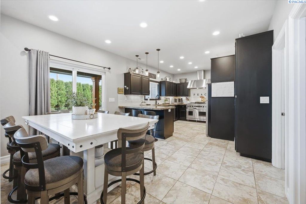 Photo of 5 Tulip Ct, Pasco, WA 99301 (MLS # 291410)