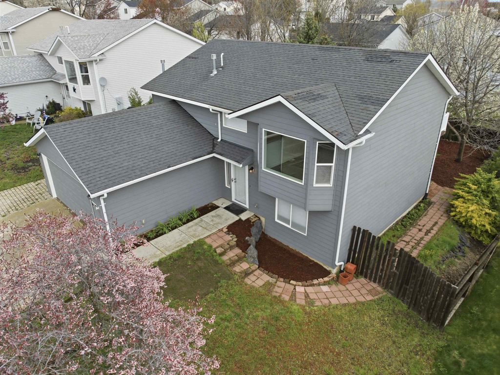 Photo of 1620 NW Arcadia Dr, Pullman, WA 99163 (MLS # 292269)