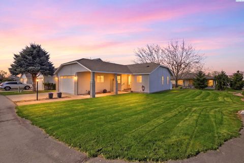 Photo of 106 Tamarron Ln, Pasco, WA 99301 (MLS # 288940)