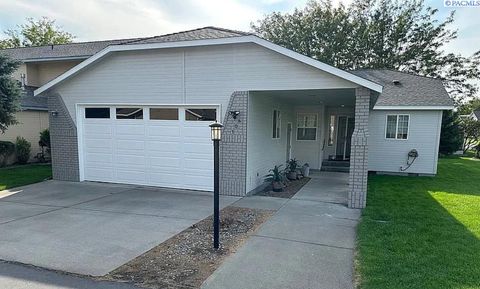 Photo of 106 Tamarron Ln, Pasco, WA 99301 (MLS # 288940)