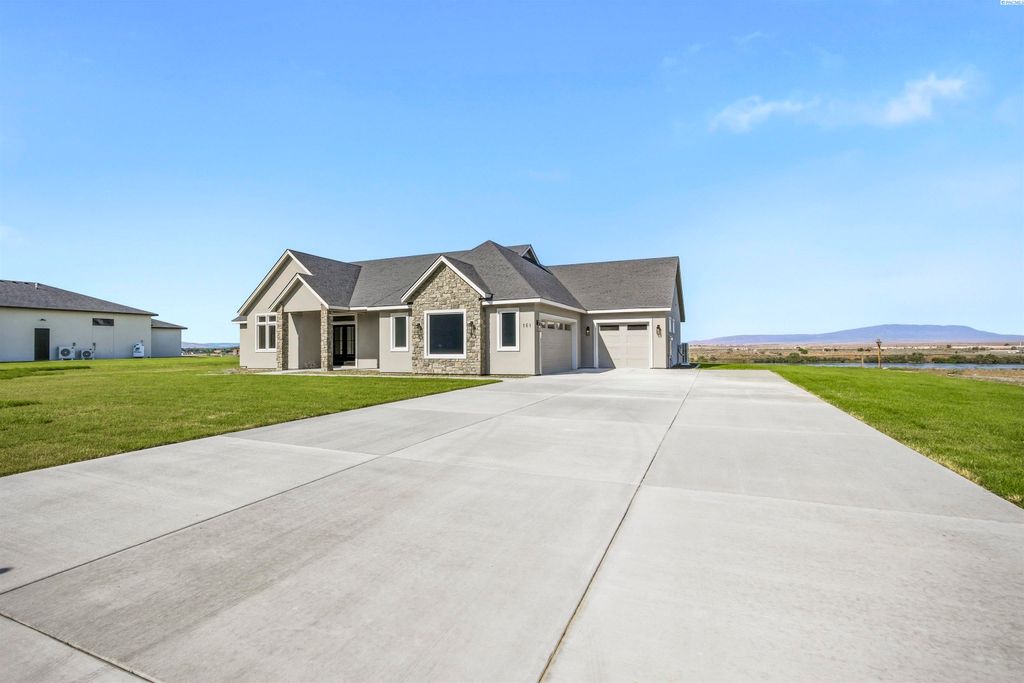 Photo of 161 Riviera Drive, Pasco, WA 99301 (MLS # 293027)