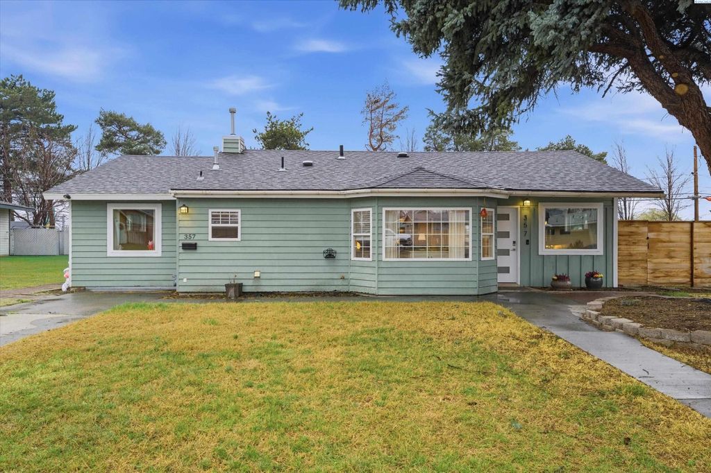 Photo of 357 Cottonwood Dr, Richland, WA 99352 (MLS # 291265)