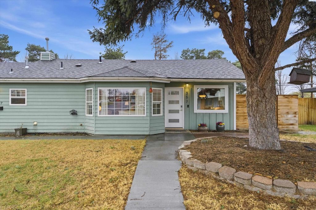 Photo of 357 Cottonwood Dr, Richland, WA 99352 (MLS # 291265)