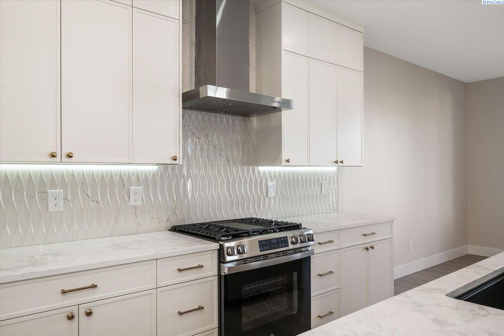 Photo of 3538 Morningside Parkway, Richland, WA 99352 (MLS # 291102)