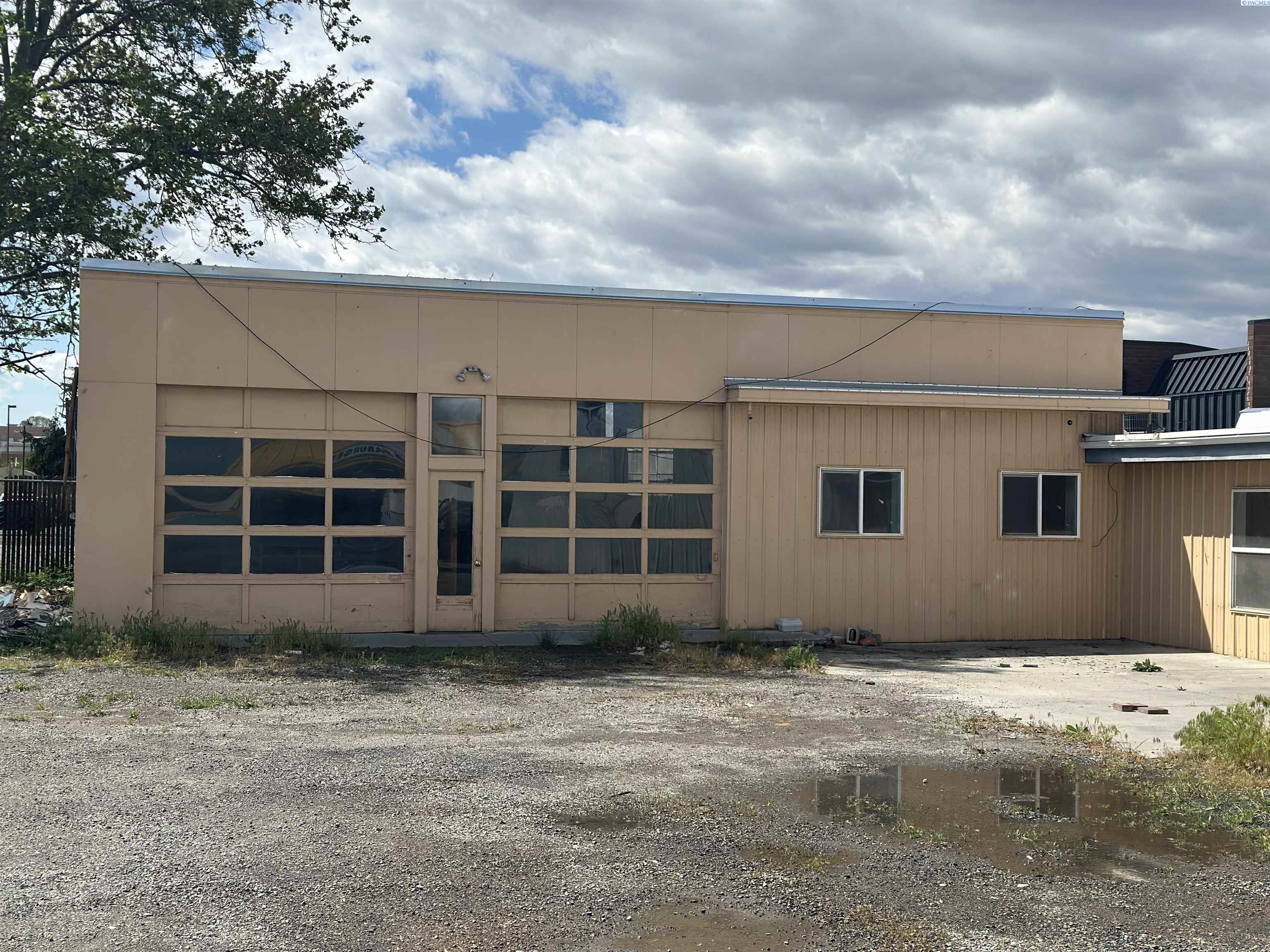 Photo 1 of 1 — 1177 Lee Blvd, Richland, WA 99352