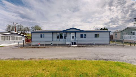 Photo of 6805 Haag Street, West Richland, WA 99353 (MLS # 292125)