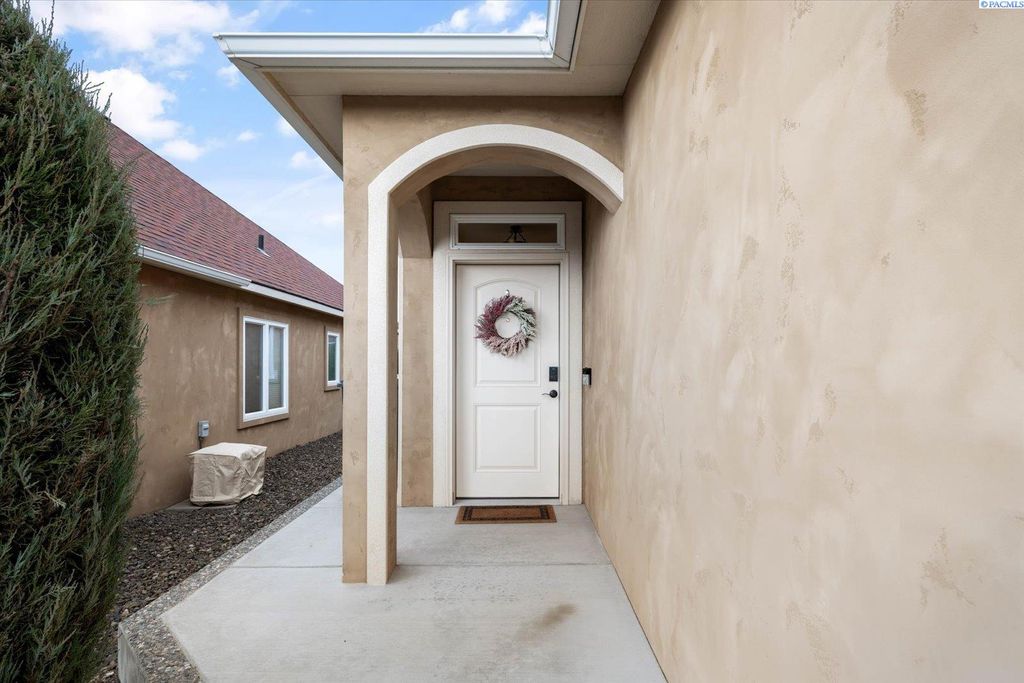 Photo of 9309 Majestia Ln, Pasco, WA 99301 (MLS # 291304)