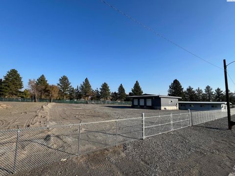 Photo of 425 S Idaho Ave, Pasco, WA (MLS # 289001)