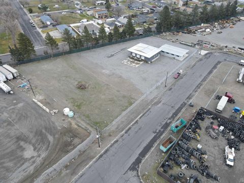 Photo of 425 S Idaho Ave, Pasco, WA (MLS # 289001)