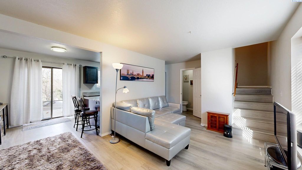 Photo of 1708 NW Lamont St, Pullman, WA 99163 (MLS # 291266)