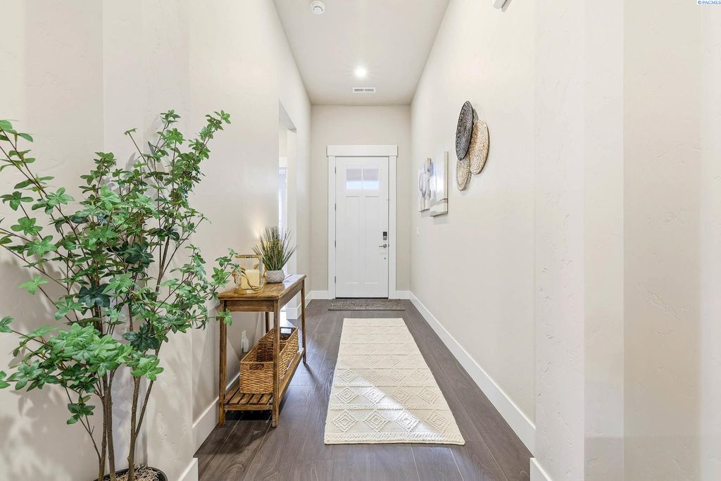 Photo of 12001 Dunsmuir Dr, Pasco, WA 99301 (MLS # 289657)