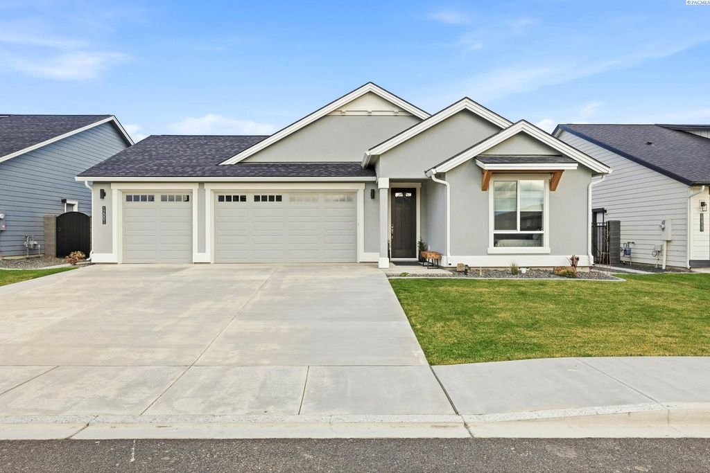 Photo of 12001 Dunsmuir Dr, Pasco, WA 99301 (MLS # 289657)