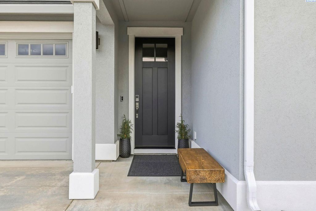 Photo of 12001 Dunsmuir Dr, Pasco, WA 99301 (MLS # 289657)