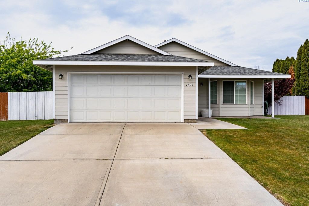 Photo of 7607 Vendovi Dr, Pasco, WA 99301 (MLS # 291784)