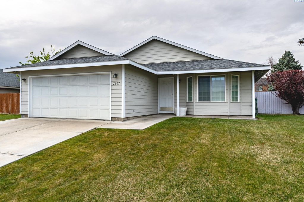 Photo of 7607 Vendovi Dr, Pasco, WA 99301 (MLS # 291784)