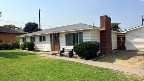 Photo of 3500 W Hood Ave, Kennewick, WA 99336 (MLS # 295191)
