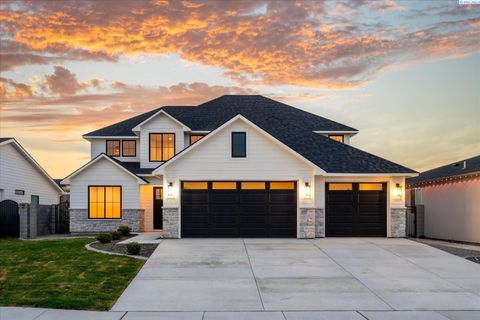 Photo of 636 Lazio Way, Richland, WA 99352 (MLS # 291628)