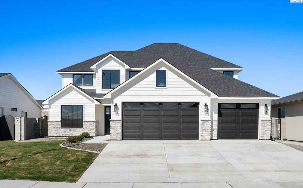 Photo of 636 Lazio Way, Richland, WA 99352 (MLS # 291628)