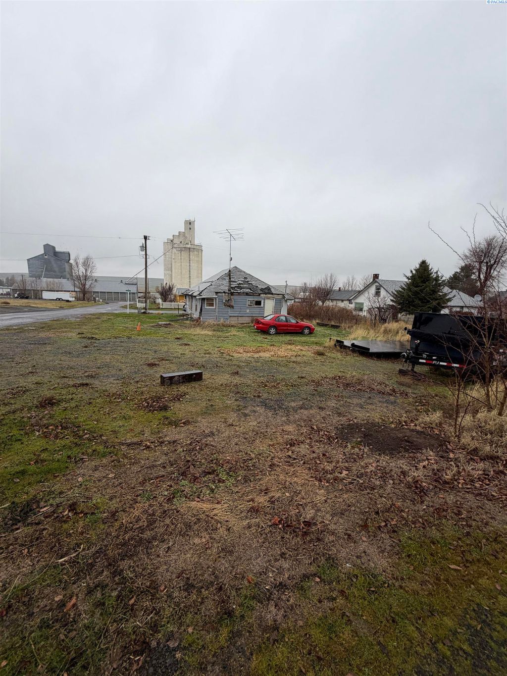 Photo of 511 S Crystal Ave, La Crosse, WA 99143 (MLS # 289269)