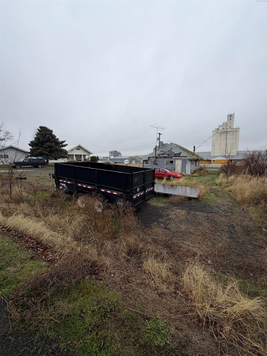 Photo of 511 S Crystal Ave, La Crosse, WA 99143 (MLS # 289269)