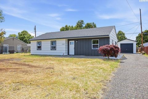 Photo of 1207 Acacia Ave, Richland, WA 99354 (MLS # 293142)