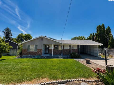 Photo of 135 Merrick Ave, Sunnyside, WA 98944 (MLS # 293523)