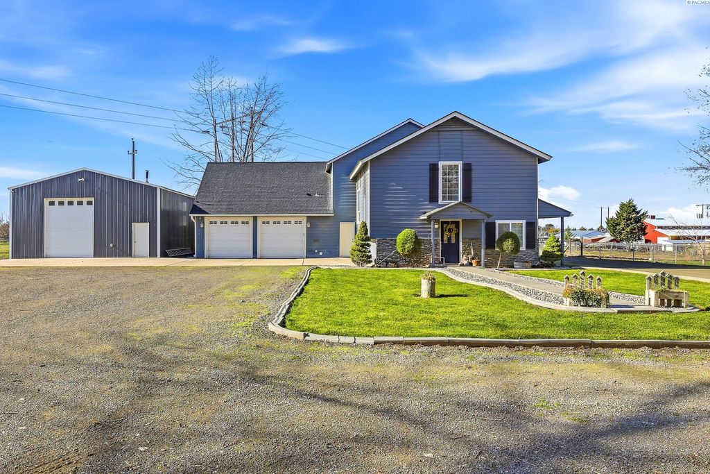 Photo of 90 White Dr, Burbank, WA 99323 (MLS # 290494)